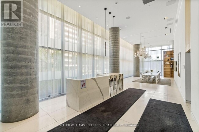 Photo du bâtiment - 185 Roehampton Ave