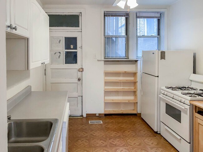 Building Photo - 4811 N Wolcott Ave