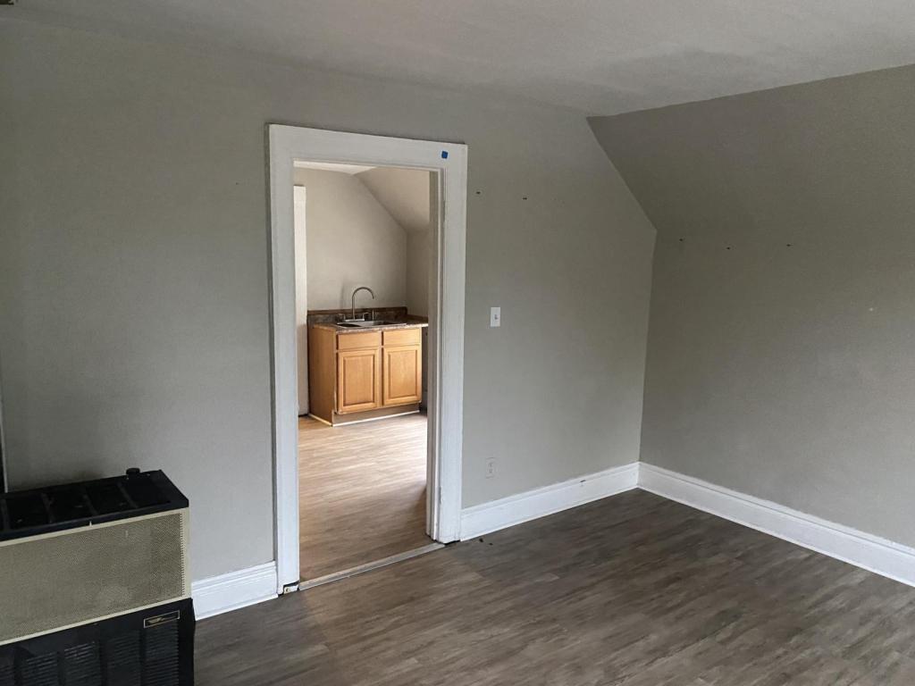 72 7th Ave Upper Front, North Tonawanda, NY 14120 House Rental in