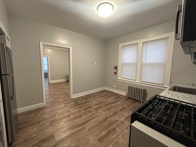 Building Photo - 100-102-102 Grand Ave