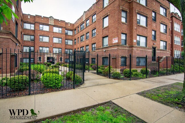 Foto del edificio - 7838 S Ellis Ave