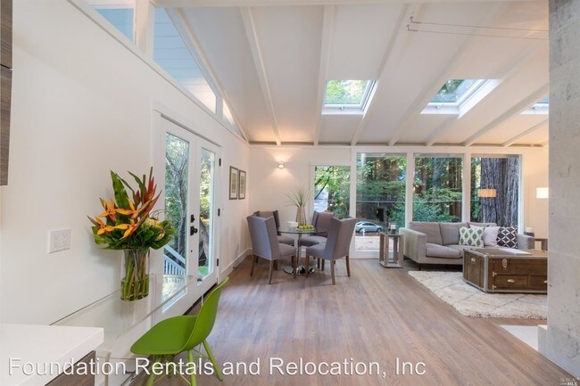 Building Photo - 141 Cascade Dr