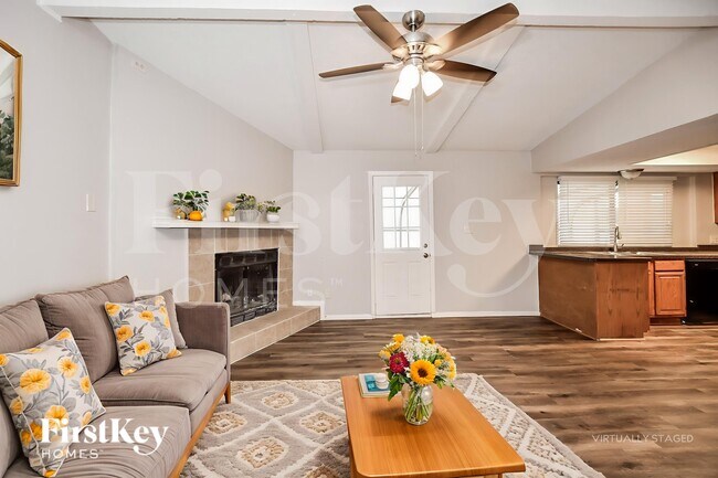 Foto del edificio - 903 Cypress Ct