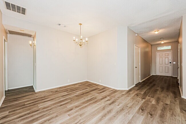 Foto del edificio - 322 Oakhurst Dr