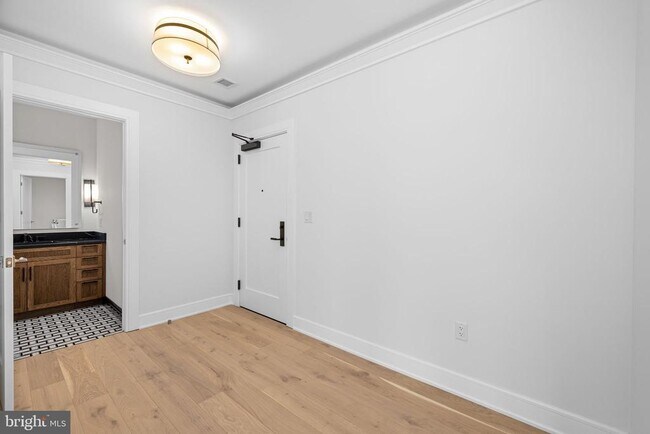 Building Photo - 6718 Lowell Ave