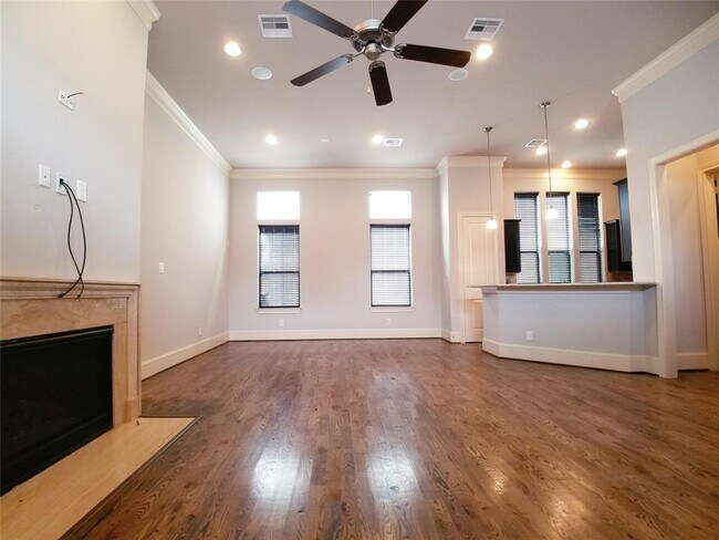 Building Photo - 2311 Arabelle St