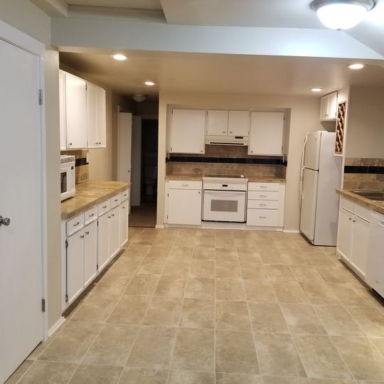 kitchen - 2212 W Mallon Ave
