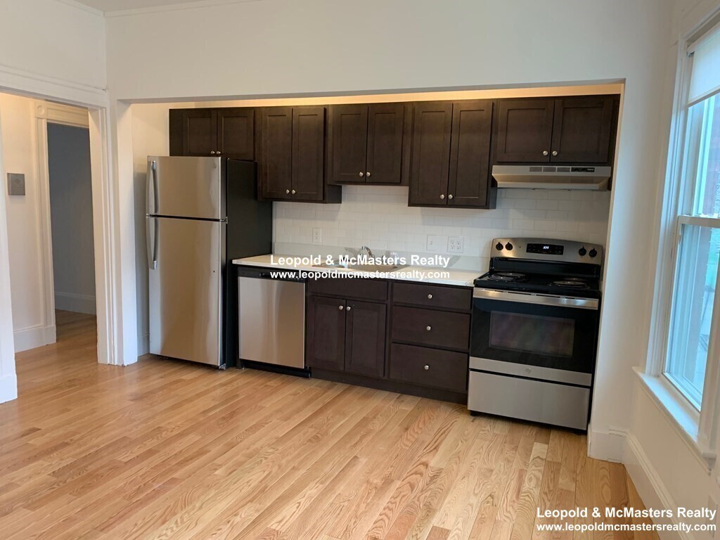 Primary Photo - 361 Beacon St