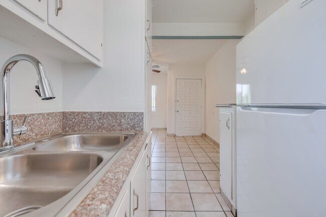 Foto del interior - 2425 - 2431 S. Ridgeley Dr