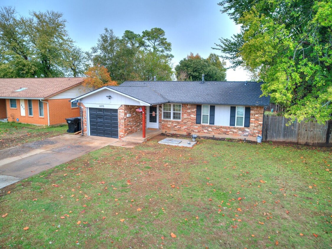 Photo - 605 SW 10th ST Moore, ok 73160