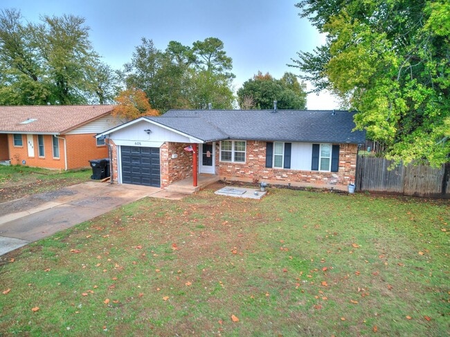 Photo - 605 SW 10th ST Moore, ok 73160 House