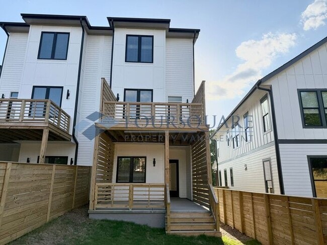 Foto del edificio - Spacious New Construction 3 Bed, 3.5 Bath Townhome with Modern Finishes, Fireplace & Fenced Yard ...