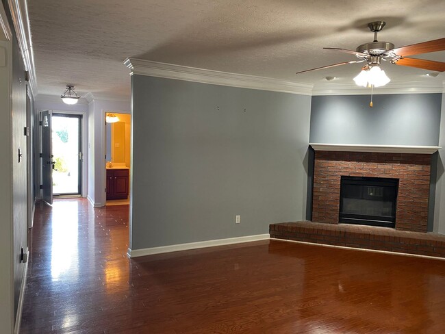 Foto del edificio - Knoxville 37931 - 4 bedroom, 2.5 bath home...