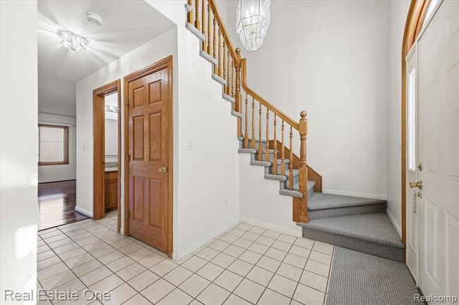 Foto del edificio - 2251 Crystal Dr