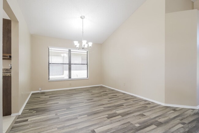 Foto del edificio - 164 Lakebreeze Cir