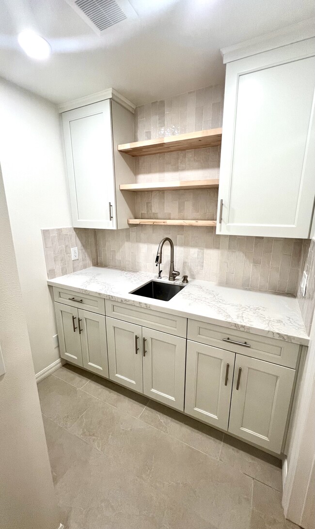 Foto del edificio - 16871 Canyon Ln