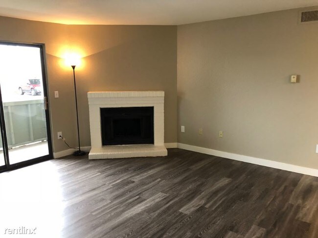 Foto del edificio - 1 br, 1 bath Apartment - 501 E 102nd Ave