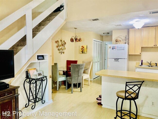 Building Photo - 2 br, 2 bath House - 1103 Ocala Road