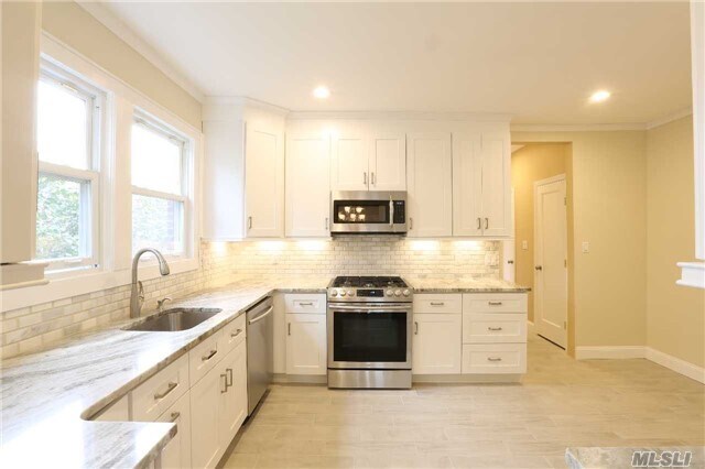 Foto del edificio - 49 Hempstead Ave