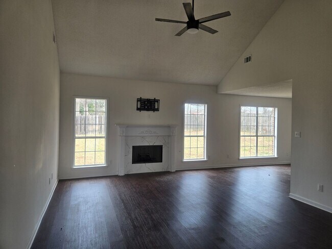 Building Photo - Gorgeous Corner Lot Arlington Home For Rent