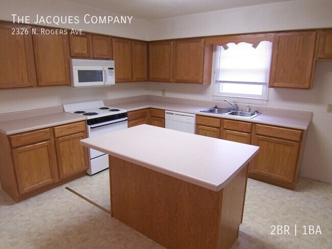 Building Photo - 2326 N Rogers Ave