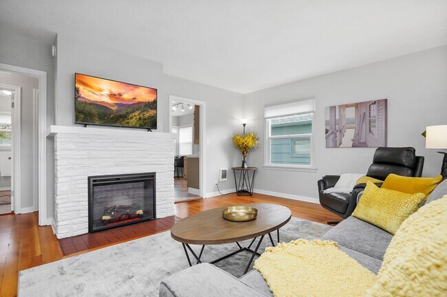 Building Photo - Charming 2 Bed Home in Salem