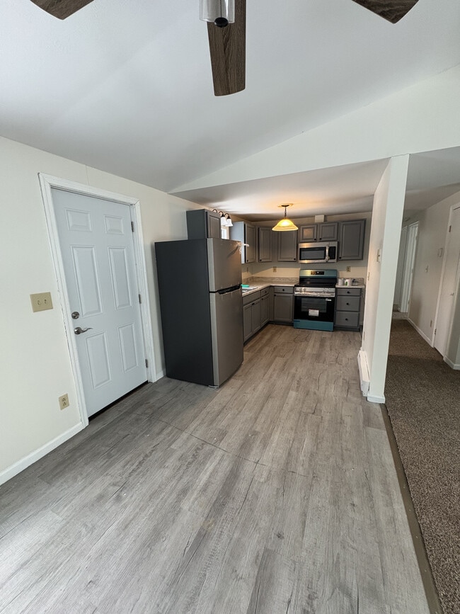 Building Photo - 4161 Romeo Rd