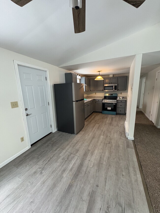 Foto del edificio - 4161 Romeo Rd