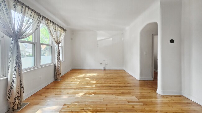 Foto del edificio - 4241 N Richmond St
