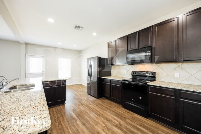 Foto del edificio - 7426 Coral Bells Ct