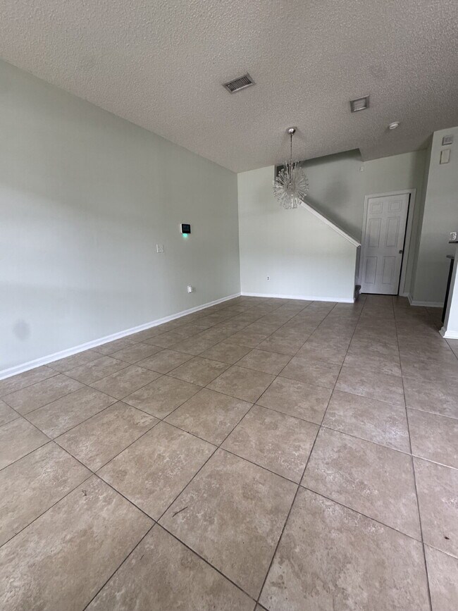 Building Photo - Modern 3-Bedroom Townhome with 2 car garage