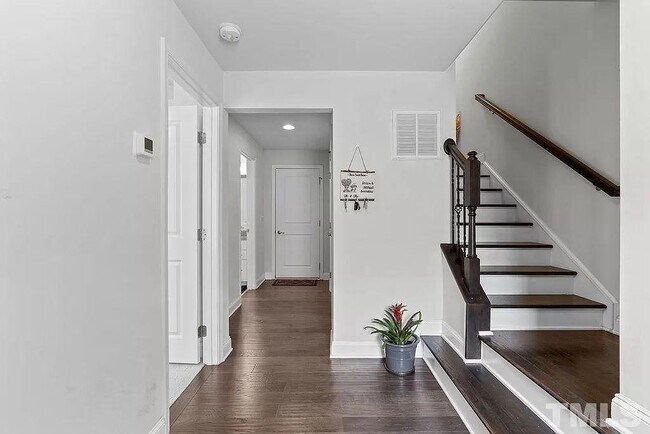 Foto del edificio - 1030 Brownsmith Dr