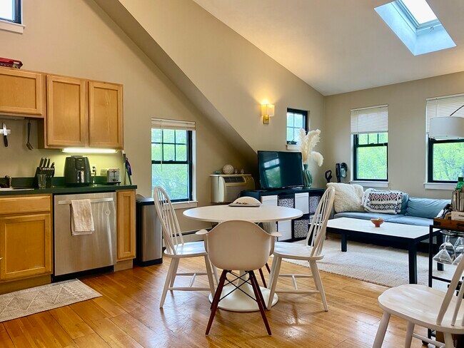 Foto del edificio - 241 River St