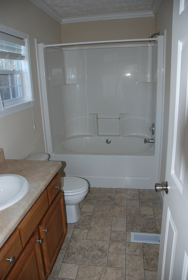 Building Photo - 157 Zachary Dr