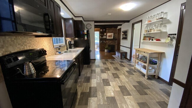 Foto del edificio - 6 Concord Rd