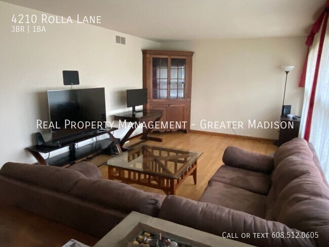 Building Photo - Spacious 3 bedroom Ranch Style Home with s...