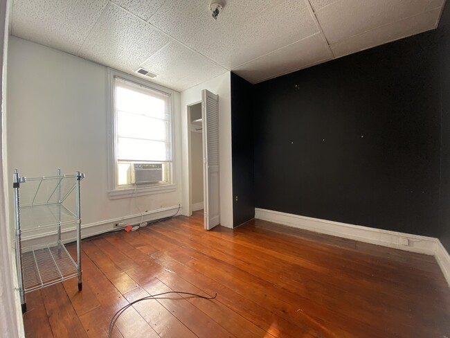 Building Photo - 1419 E Columbia Ave