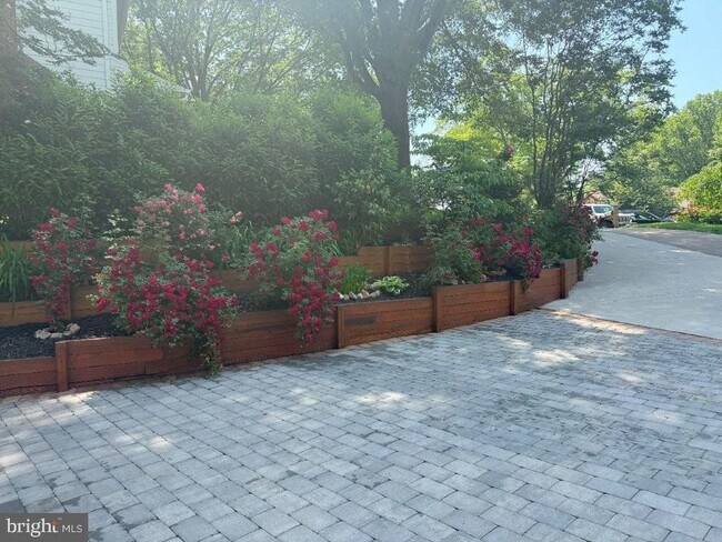 Foto del edificio - 7801 Cliffside Ct