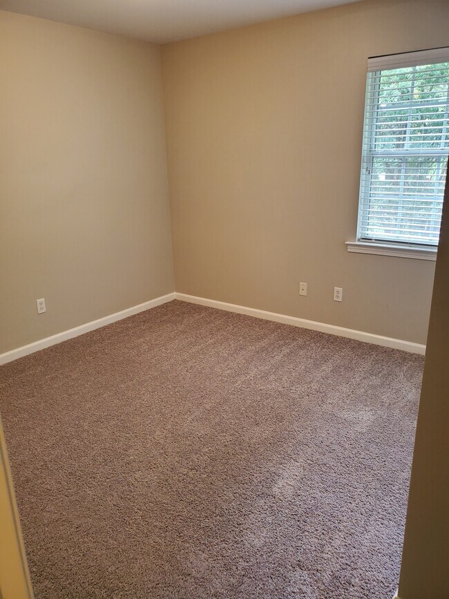 Building Photo - 608 Parkside Cir