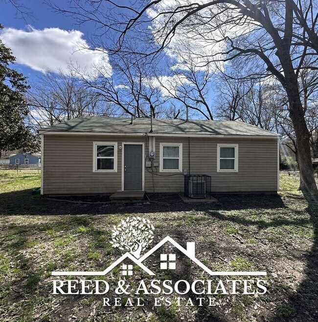 Building Photo - 3 Bedroom in Millington Home!