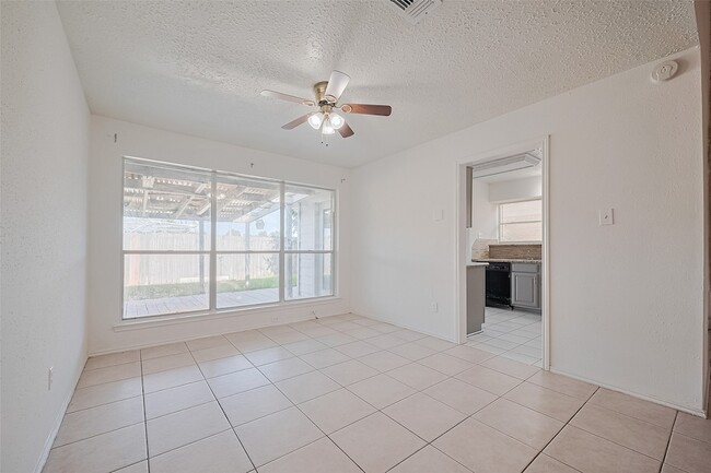 Foto del edificio - 2107 Creekshire Dr