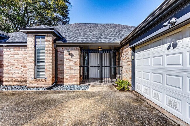 Foto del edificio - 2234 Woodland Park Dr
