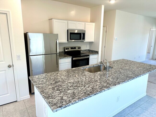 Foto del edificio - Beautiful new home in Bella Vista Farms, San Tan Valley! 9' ceilings, tile floors, granite counte...