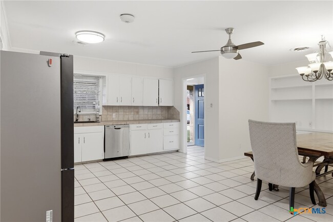 Building Photo - 803 Hibiscus Ln