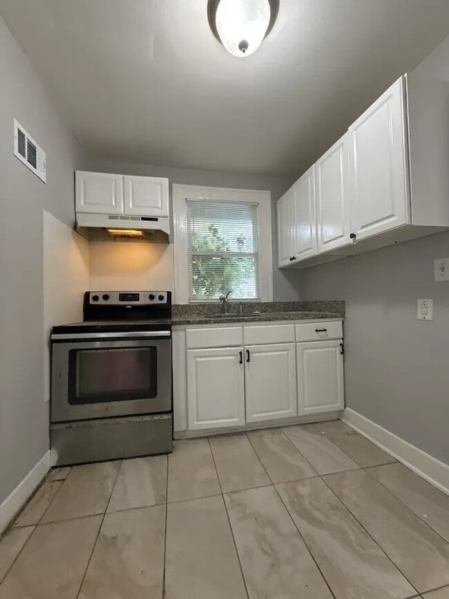 Building Photo - 600 Mayland Ave SW