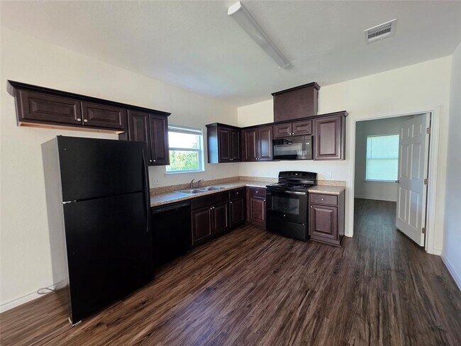 Foto del edificio - 6326 Red Oak Dr