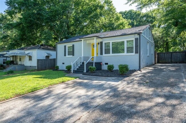 Building Photo - 3079 Cloverhurst Dr