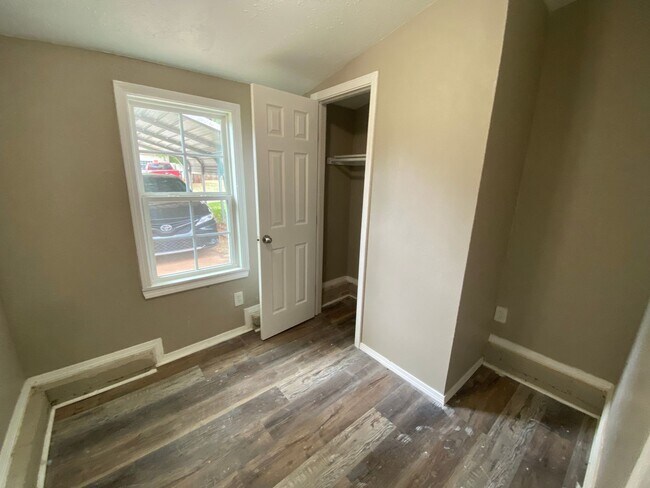 Foto del edificio - 4 Bedroom House Available