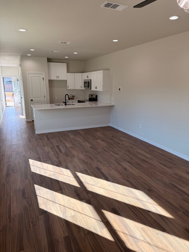 Foto del edificio - 8437 Harvard Dr