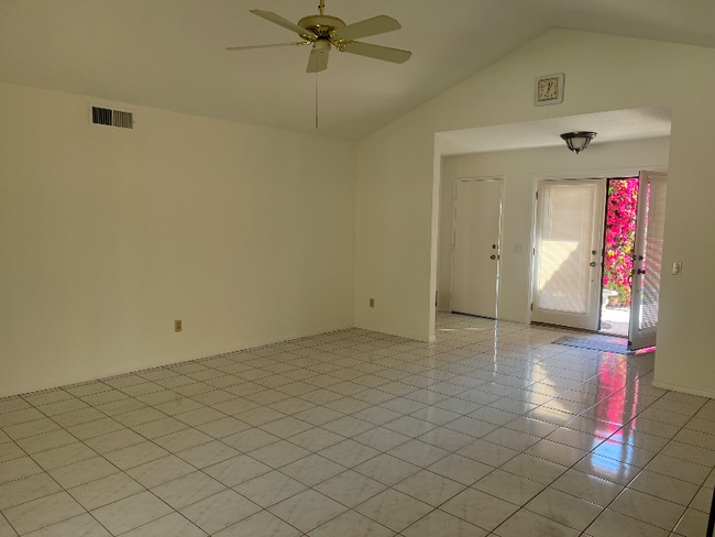 Building Photo - 39199 Sweetwater Dr